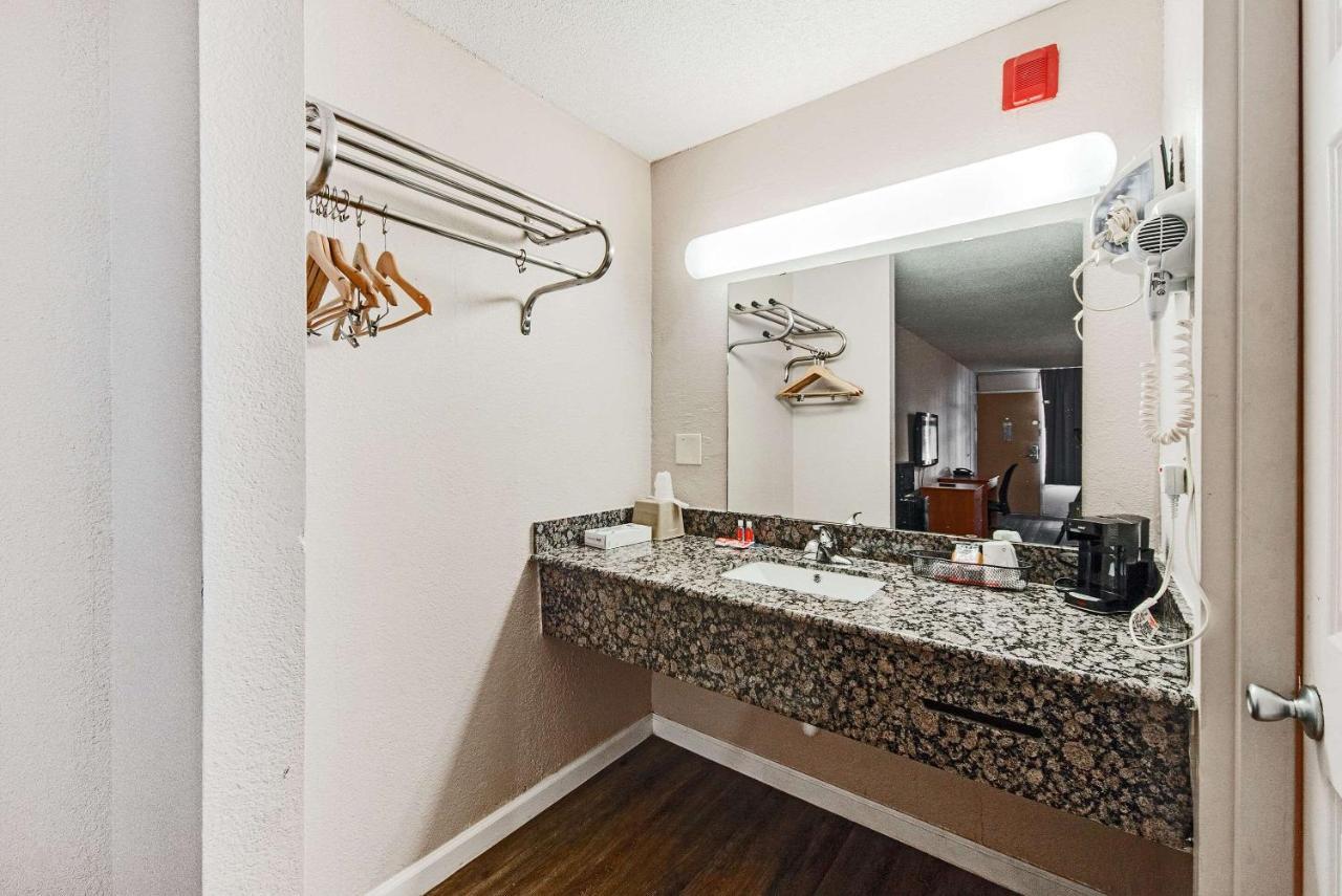 Econo Lodge Inn & Suites Near Bricktown Οκλαχόμα Εξωτερικό φωτογραφία